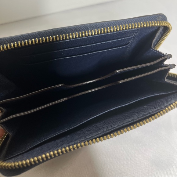 Michael Kors Selma Wallet - Picture 4 of 7